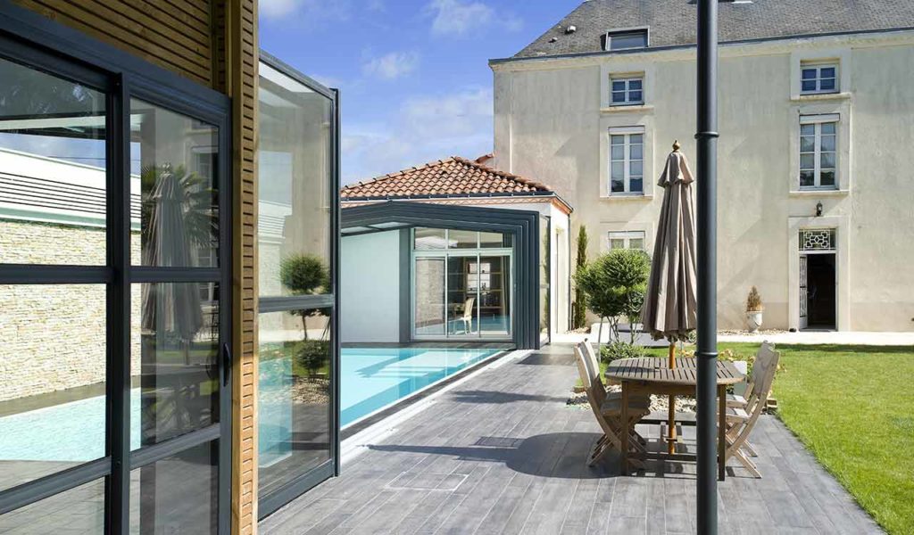 Abri de piscine haut adossé RENOVAL technologie prestige avec verre double vitrage
