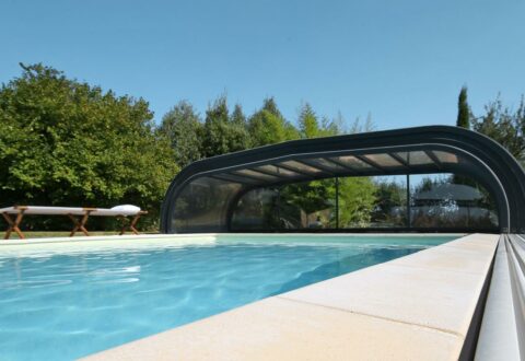 Abri de piscine mi-haut cintré confort