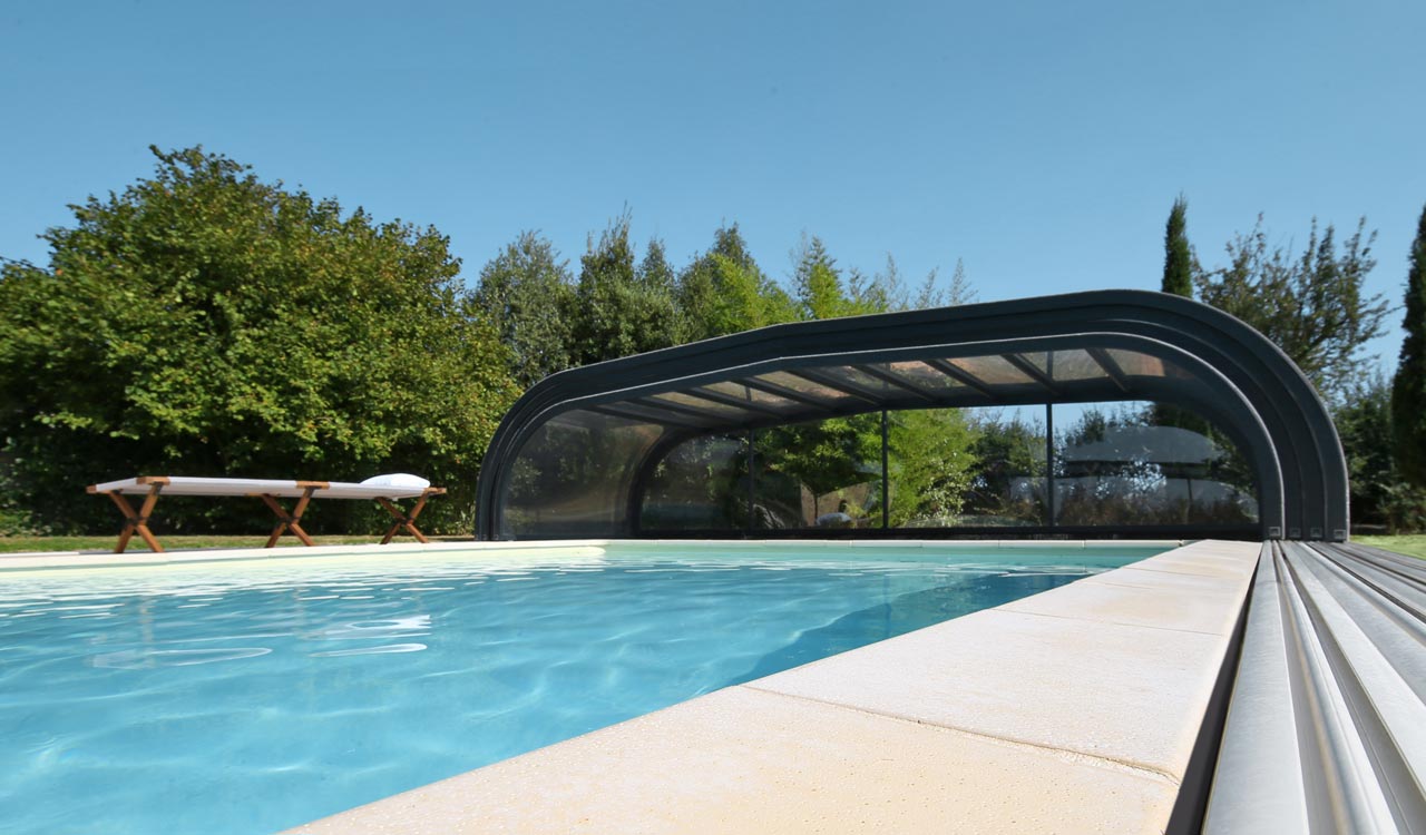 Abri de piscine mi-haut cintré confort