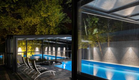 Abri de piscine haut adossé en verre double vitrage pour piscine hôtel Le domaine de la résidence - Moulin les Metz 57