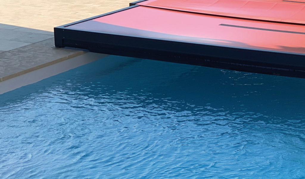 Couverture piscine innovante avec terrasse intégrée - Rénoval Abris Piscine  - Fabricant d'abris de piscine et de terrasse