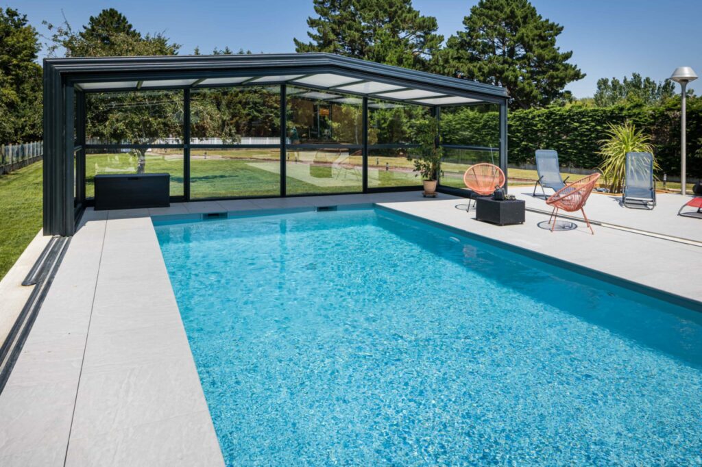 Abri de piscine haut à Sarzeau (56) - Vue 1
