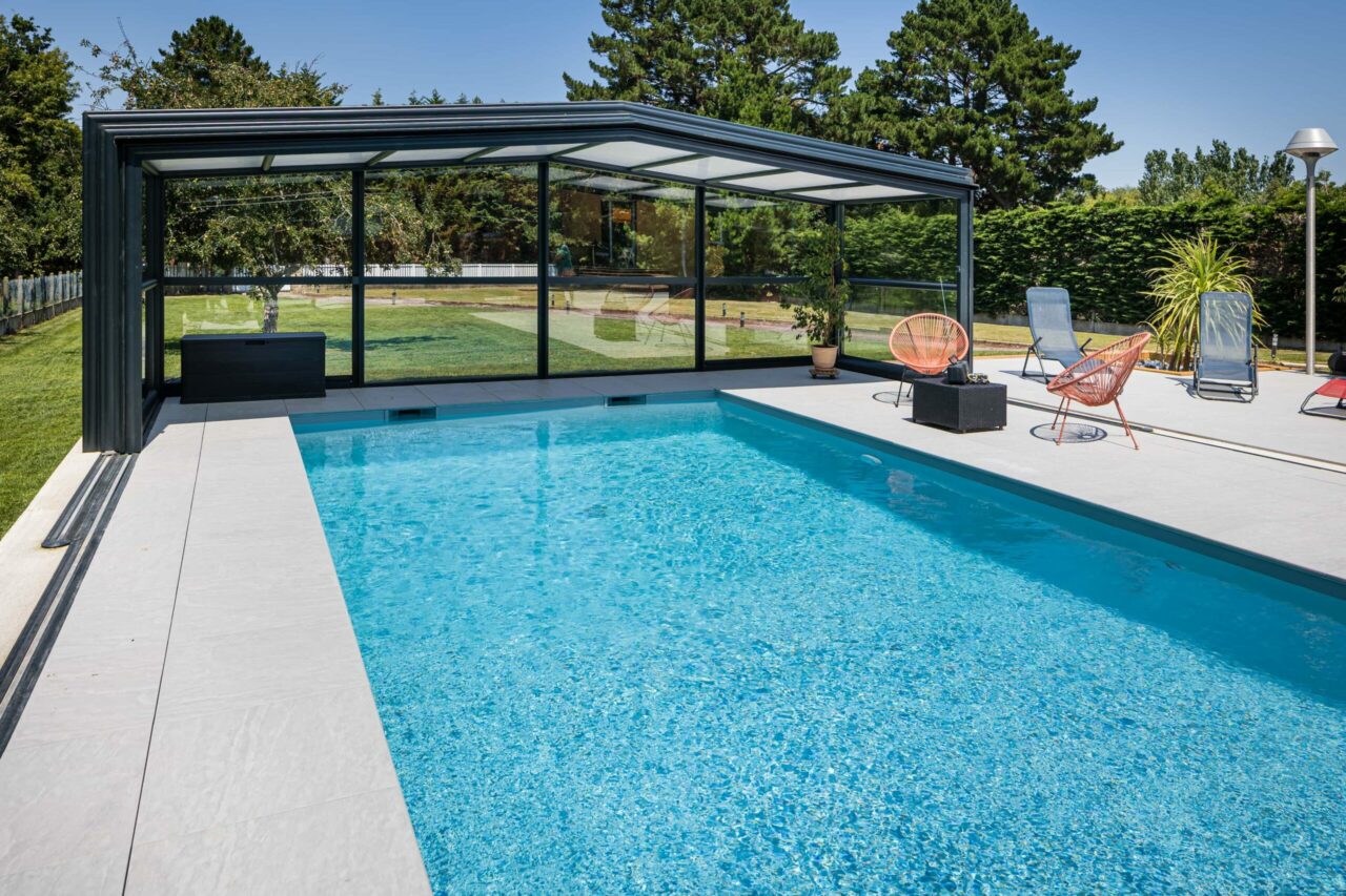 Abri de piscine haut à Sarzeau (56) - Vue 1