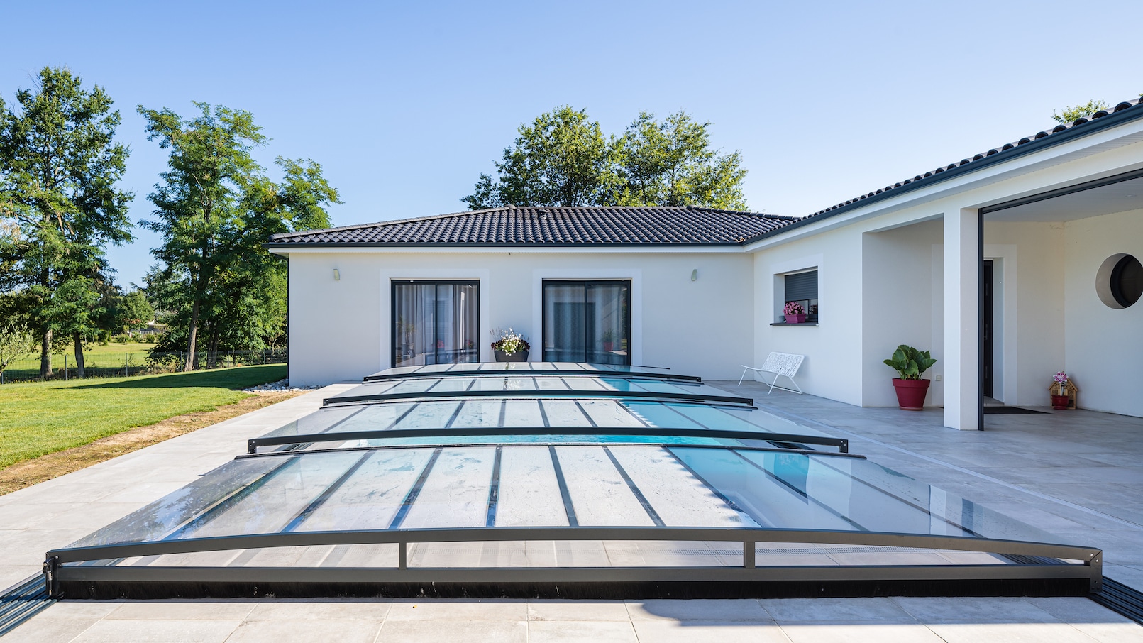 Abri de piscine semi-plat à Meauzac (82) - Vue 2