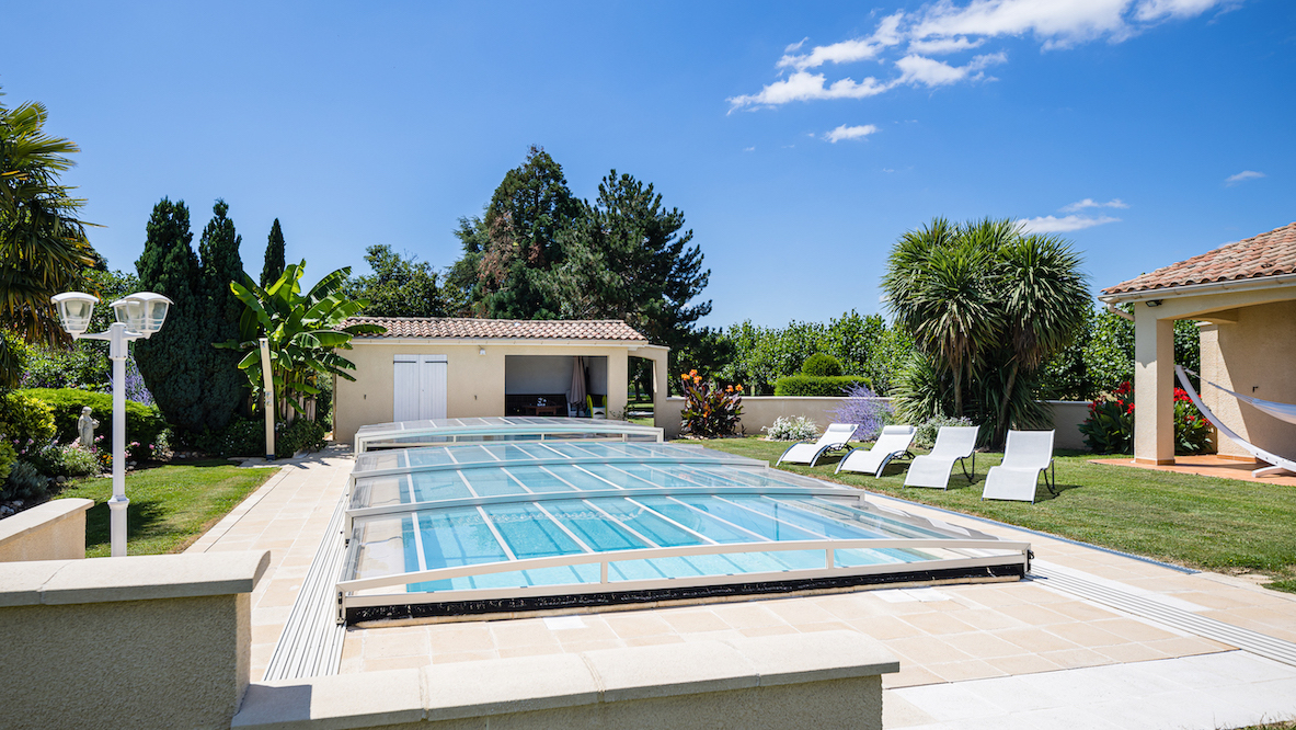 Abri de piscine semi-plat à Tremons (47 - Lot-et-Garonne) - Vue 3