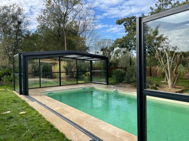 Abri de piscine haut à Saint Julien de Concelles (44)- Vue 1