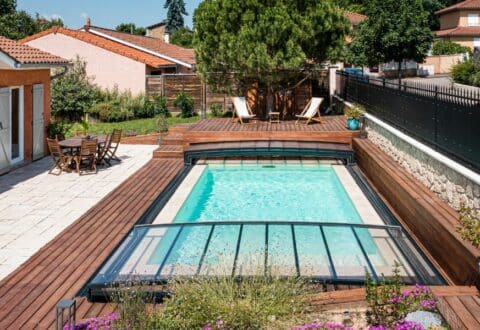 Qu'est-ce qu'un abri de piscine extra plat - Article par Rénoval Abri Piscine