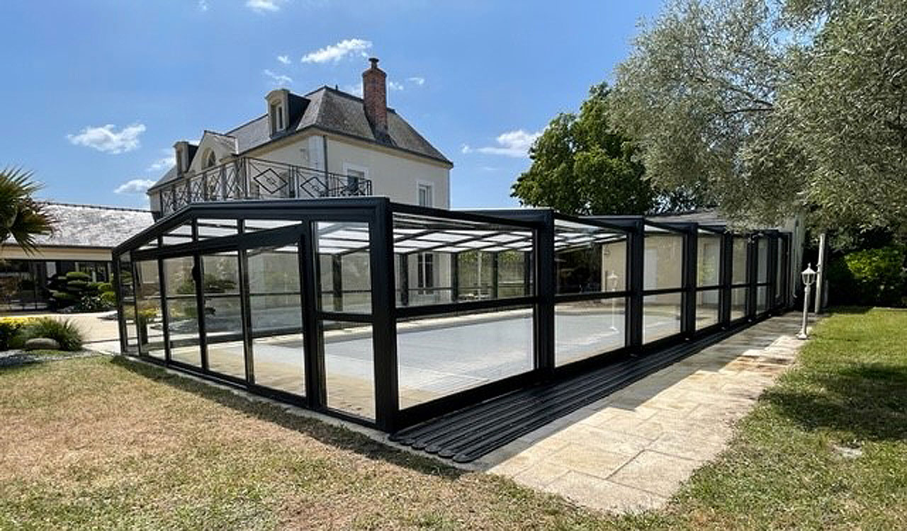 Abri de piscine haut à Ecouflant (49)