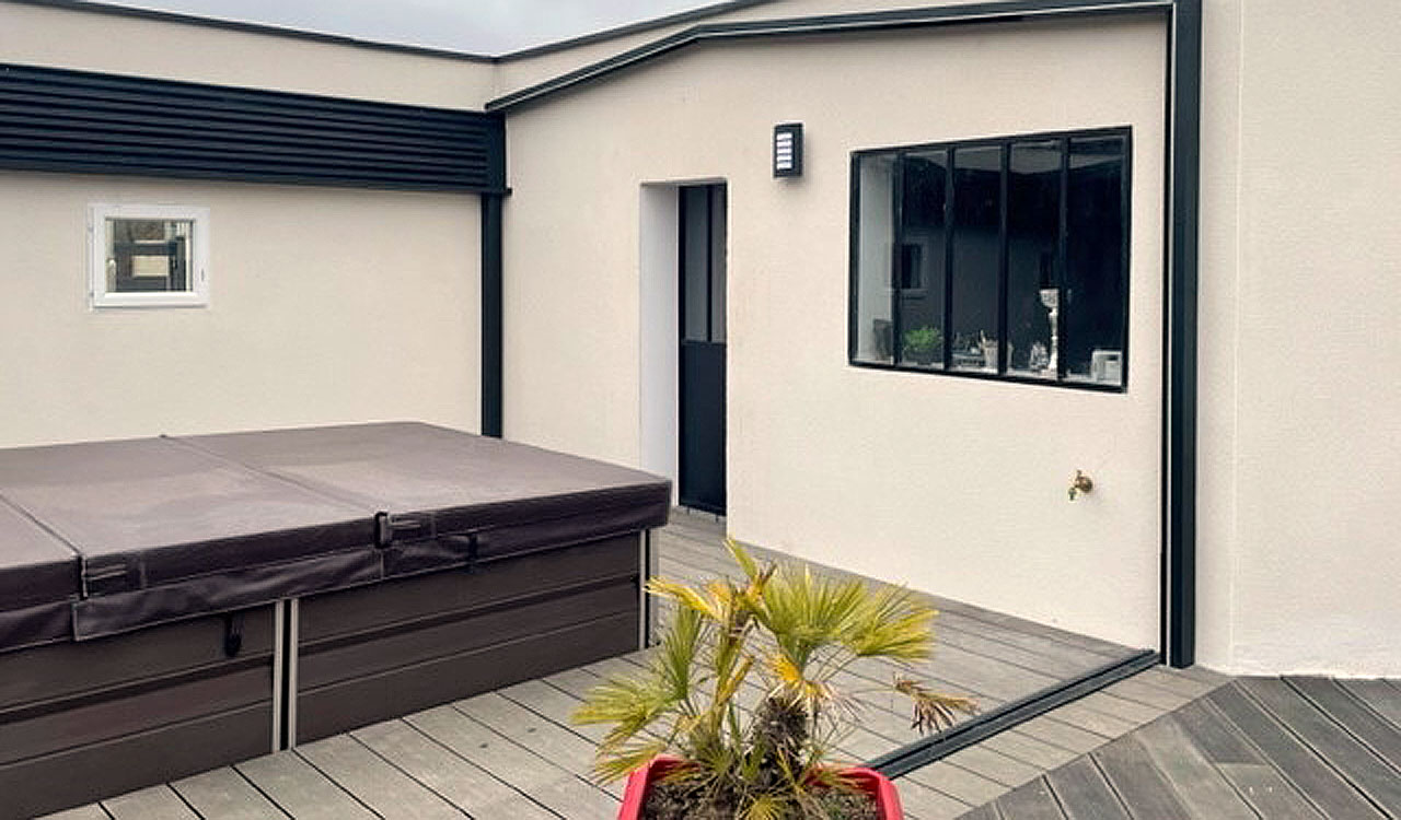 Abri de piscine haut adossé à Ploemel (56)