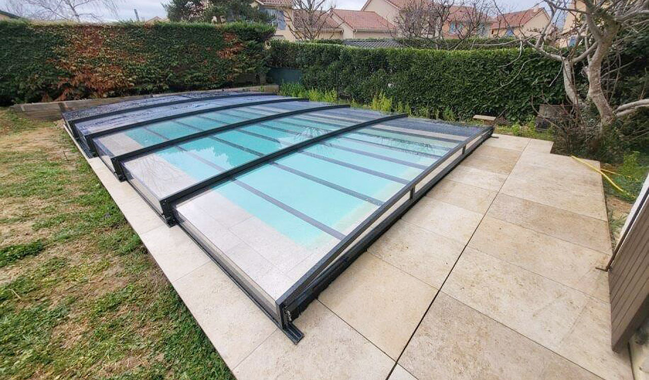 Abri de piscine semi-plat à Saint-Genis-Laval (69)