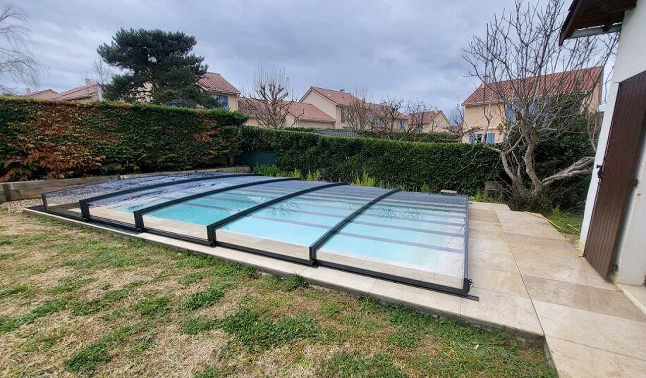 Abri de piscine semi-plat à Saint-Genis-Laval (69)