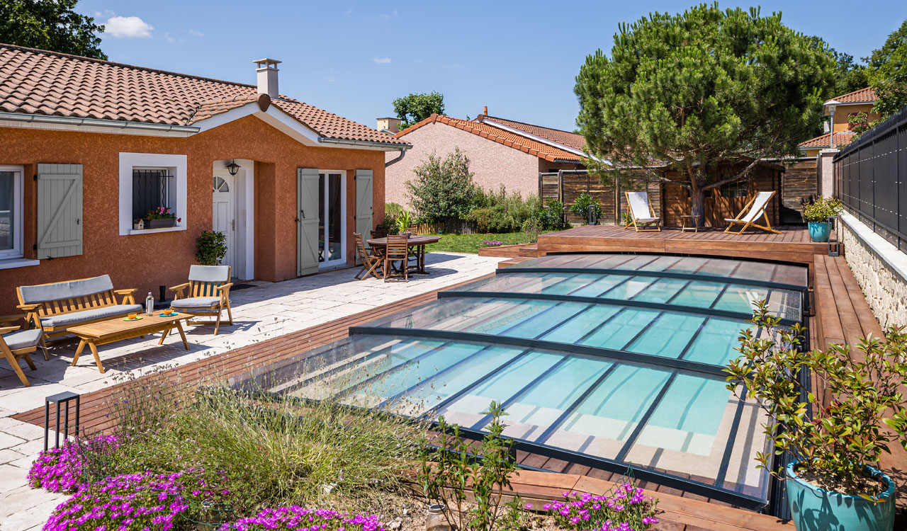 Abri de piscine semi-plat à Bully(69)